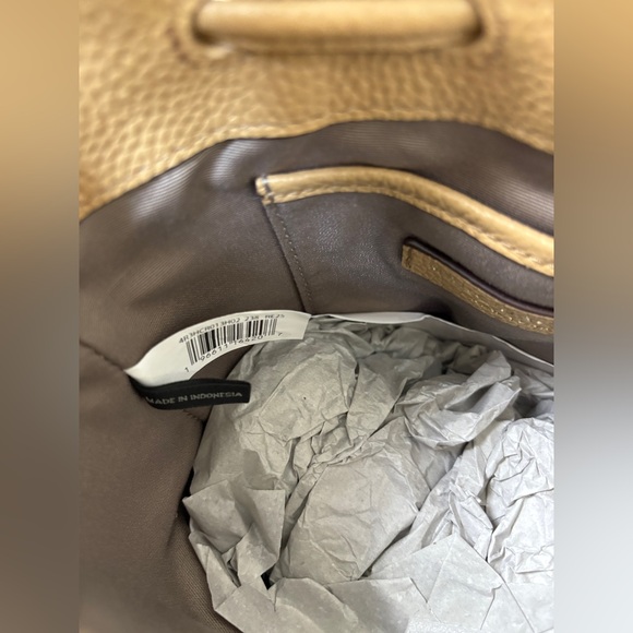 Marc Jacobs Beige Leather Bucket Crossbody Bag - Picture 6 of 7